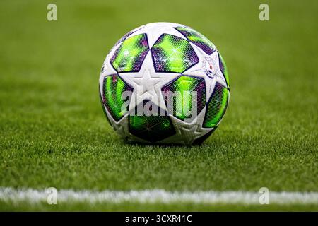 Londra, Regno Unito. 15 ottobre 2025. Partita UEFA prima della partita tra Chelsea e Paris FC nella UEFA Women's Champions League allo Stamford Bridge, Londra, Inghilterra, mercoledì 15 ottobre 2025. Credito: SPP Sport Press Photo. /Alamy Live News Foto Stock