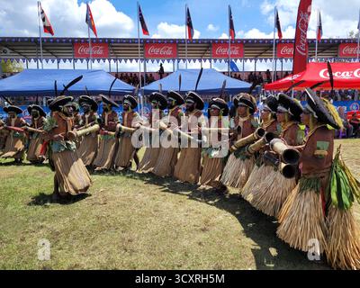 Ballerini tribali della provincia di Enga al Goroka Sing Festival 2025, Highlands orientali, Papua nuova Guinea Foto Stock