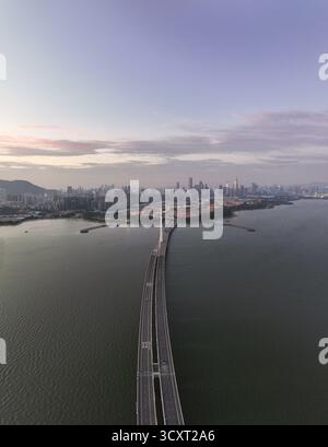 Fotografie aeree del ponte della baia di Shenzhen nel Shekou Shenzhen Bay Park, Nanshan District, Shenzhen Foto Stock