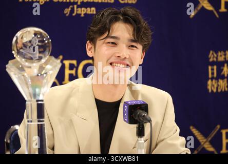 Tokyo, Giappone. 16 ottobre 2025. Il mago giapponese Ibuki parla al Foreign Correspondents' Club of Japan a Tokyo il 16 ottobre 2025. Il ventiquattrenne mago Ibuki ha vinto il Gran Premio di Close-Up Magic ai Campionati mondiali di magia della FISM (International Federation of Magic Societies) in Italia nel luglio 2025. (Foto di Yoshio Tsunoda/AFLO) Foto Stock