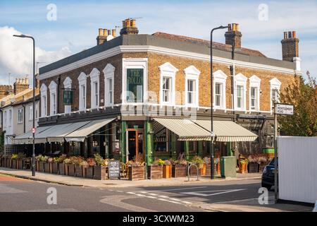 LONDRA - 24 SETTEMBRE 2025: The bollo pub, un pub focalizzato sulla comunità al 13 bollo Lane, Chiswick, Londra Foto Stock