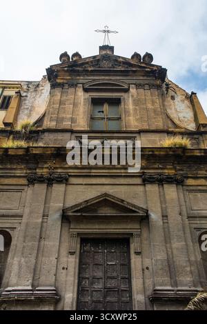 Chiesa della Madonna del lume ai Cassari del XVIII secolo a Palermo, Sicilia, Italia. Tardo neoclassicismo siciliano, con decorazioni sobrie Foto Stock