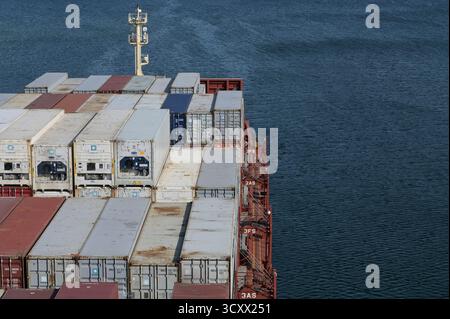 DANIMARCA, Aabenraa havn, nave portacontainer Laura Maersk con container caricato sul ponte, il motore della nave può essere alimentato con e-metanolo o diesel della nave Foto Stock
