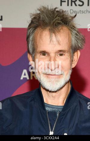 abb Ulrich Matthes zu Gast auf dem roten Teppich bei der 26.Verleihung des First Steps Awards 2025 im Theater des Westens a Berlino AM 06.10.2025 Berlin Deutschland *** abb Ulrich Matthes sul Red carpet alla cerimonia dei 26th First Steps Awards 2025 al Theater des Westens di Berlino il 6 10 2025 Berlino Germania Foto Stock