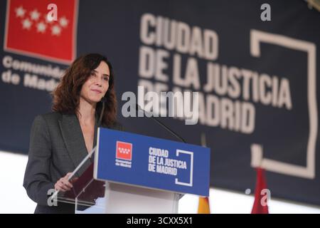 Madrid, Spagna. 16 ottobre 2025. Díaz AYUSO VISITA EL INICIO DE LAS OBRAS DE LA CIUDAD DE LA JUSTICIA DE MADRID Isabel Diaz Ayuso partecipa all'inizio dei lavori di costruzione della città di giustizia a Madrid giovedì 16 ottobre 2025. Crediti: CORDON PRESS/Alamy Live News Foto Stock