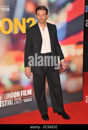 Londra, Regno Unito. 14 ottobre 2025. Bradley Cooper al "e' accesa questa cosa?" 69° BFI London Film Festival headline gala, giorno 7, Royal Festival Hall, Belvedere Road, martedì 14 ottobre 2025 a Londra, Inghilterra, Regno Unito. CAP/CAN © CAN/Capital Pictures credito: Capital Pictures/Alamy Live News Foto Stock