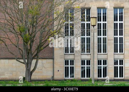 Berlino, Germania. 15 ottobre 2025. Gli edifici del complesso Funkhaus Nalepastraße nel quartiere Oberschöneweide. Credito: Soeren Stache/dpa/Alamy Live News Foto Stock