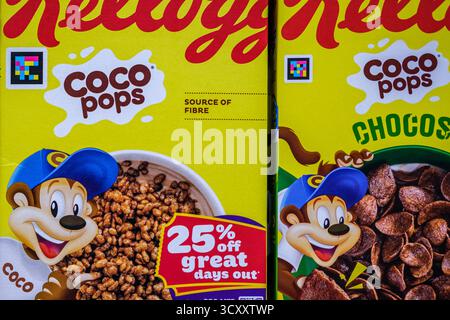 Londra Regno Unito, 16 ottobre 2025, cartoni o scatole di famosi cereali Kelloggs Coco Pops Breakfast Foto Stock