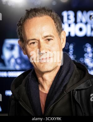 Parigi, Francia – 16 ottobre 2025. Il regista e co-scrittore David Andre posa durante la proiezione stampa della prossima serie TV 13 novembre – le Choix de Sonia, un documentario ibrido che esplora la storia di Sonia, la donna il cui coraggio ha contribuito all'arresto dei terroristi coinvolti negli attentati del 13 novembre a Parigi. Foto Stock