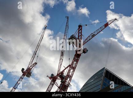 Gru per l'industria edile nel centro di Londra, Regno Unito Foto Stock