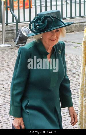 Londra. REGNO UNITO. 16 ottobre 2025. La regina Camilla arriva all'Abbazia di Westminster, nel centro di Londra, per il National Harvest Festival Service, organizzato da Love British Food in collaborazione con importanti enti di beneficenza per la distribuzione di cibo, in occasione della giornata Mondiale del cibo. Crediti: Dinendra Haria/Alamy Live News Foto Stock