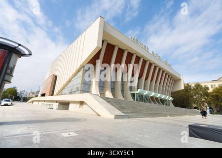 Baku, Azerbaigian. 10 ottobre 2025. Palazzo Heydar Aliyev nel centro della città Foto Stock