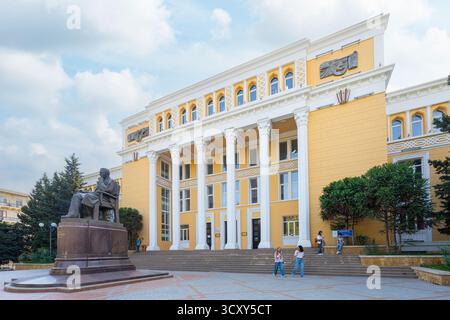 Baku, Azerbaigian. 10 ottobre 2025. Vista esterna della Baku Music Academy nel centro della città Foto Stock