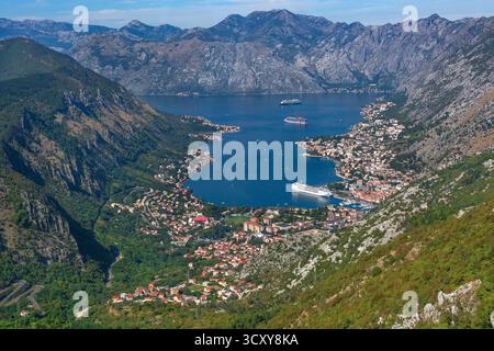 Baia di Cattaro, vista aerea, Montenegro, Europa. Foto Stock