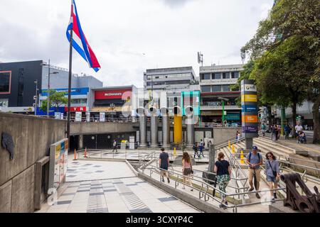 6 luglio 2025, San Jose, Costa Rica: Museo dell'Oro Precolombino, San Jose. Vivace e ricca di ville coloniali vittoriane, la vivace e vivace capitale della Costa Rica fu costruita sui profitti del commercio del caffè e fu fondata nel 1736. La Costa Rica è un paese biodiversificato di foreste pluviali, vulcani e spiagge, celebrato per il suo eco-turismo, lo stile di vita pura Vida e l'impegno per la conservazione, rendendolo una meraviglia per gli amanti dell'avventura e della natura. Nonostante le sue piccole dimensioni, è sede di una notevole quantità di biodiversità mondiale, con un quinto della sua terra designata Foto Stock