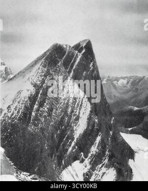 Monte Julian nelle Montagne Rocciose, Canada, intorno al 1929. Da una foto di L.S. Amery pubblicata nel 1946 in un volume dell'autobiografia della RT. L.S. Amery (dalla grande Guerra fino al periodo tra le due guerre fino al 1939). Foto Stock