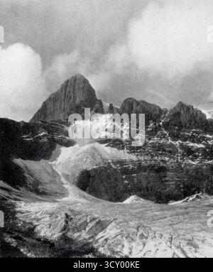 Monte Bryce da sud, nelle Montagne Rocciose, Canada, intorno al 1929. Da una foto non attribuita pubblicata nel 1946 in un volume dell'autobiografia della RT. L.S. Amery (dalla grande Guerra fino al periodo tra le due guerre fino al 1939). Foto Stock