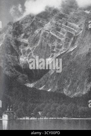 St. Bartholoma e versante est di Watzmann, Baviera, intorno al 1936. Da una foto non attribuita pubblicata nel 1946 in un volume dell'autobiografia della RT. L.S. Amery (dalla grande Guerra fino al periodo tra le due guerre fino al 1939). Foto Stock