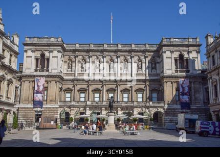 Londra, Regno Unito. 14 maggio 2025. Vista esterna della Royal Academy of Arts. Credito: Vuk Valcic/Alamy Foto Stock