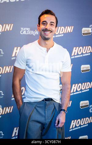 Houdini VIP Release, Madrid, Spagna - il 15 ottobre 2025 Enrique Munoz partecipa alla Houdini VIP Release al Teatro Calderon il 15 ottobre 2025 a Madrid, Spagna. Crediti: Miguel Escavias/Alfa Images Madrid Teatro Calderon Madrid Spagna Copyright: X x2025xMiguelxEscavias/AlfaxImagesx Foto Stock