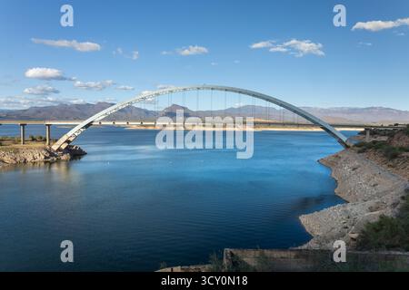 Theodore Roosevelt Lake Bridge in Arizona Foto Stock