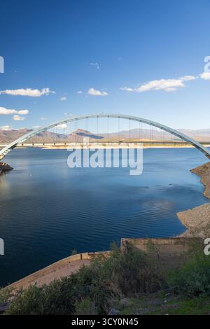 Theodore Roosevelt Lake Bridge in Arizona Foto Stock