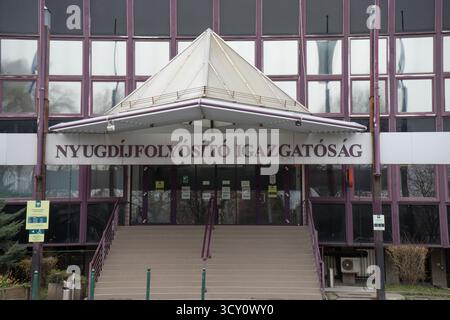 Ingresso della direzione per i pagamenti delle pensioni dell’Ungheria a Budapest, l’ufficio centrale che gestisce l’amministrazione statale delle pensioni. Foto Stock