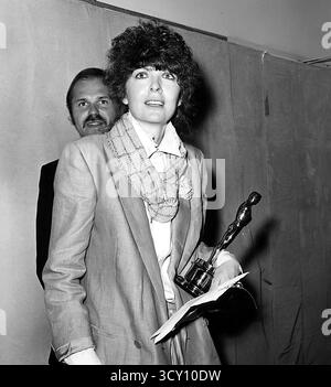 3 aprile 1978, Beverly Hills, California, USA: L'attrice DIANE KEATON vince l'Oscar come migliore attrice nel ruolo di protagonista per il film classico del 1977 Annie Hall, diretto da Woody Allen, che ha anche recitato nel film. (Credit Image: © Globe Photos/ZUMA Wire) SOLO PER USO EDITORIALE! Non per USO commerciale! Foto Stock