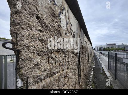 Monumento al muro di Berlino, Topography of Terror Documentation Center, Wilhelmstrasse History Mile, Berlino, Germania Foto Stock