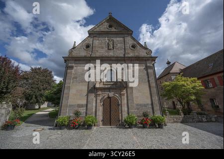 Facciata barocca della chiesa del pellegrinaggio di Santa Maria, la terza chiesa fortificata più grande della Germania, costruita tra il 1461 e il 1486, Hannberg, Media Franconia, Baviera Foto Stock