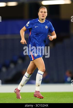 Londra, Regno Unito. 15 ottobre 2025. Wieke Kaptein del Chelsea durante la partita Chelsea Women vs Paris FC UEFA Womens Champions League allo Stamford Bridge di Londra. Il credito per immagini dovrebbe essere: Paul Terry/Sportimage Credit: Sportimage Ltd/Alamy Live News Foto Stock