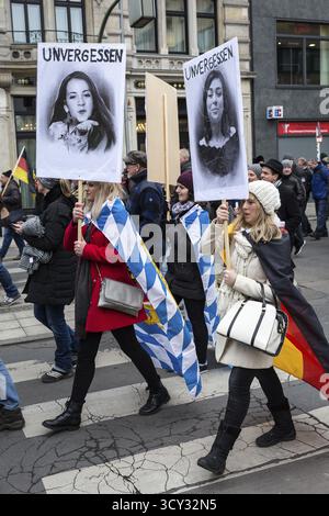 DEU Germania Germania Germania Berlino dimostrazione ' marcia delle donne, che è stata organizzata dal membro AFD, la donna curda Leyla Bilge. La protesta è stata diretta Foto Stock