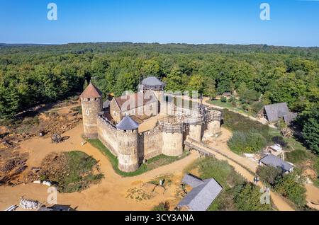 Château de Guédelon, chantier médiéval // castello di Guedelon, lavori di costruzione medievali Foto Stock