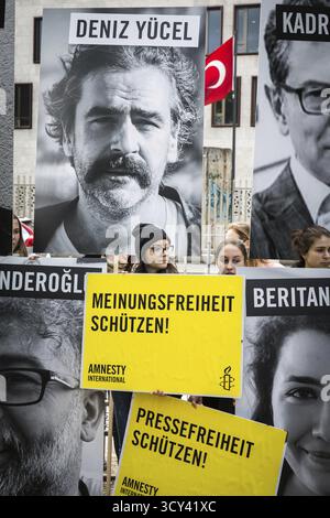 DEU Germany Germany Germany Berlin protesta organizzata da Reporters Without Borders e Amnesty International in occasione della giornata internazionale della libertà di stampa. Loro prota' Foto Stock