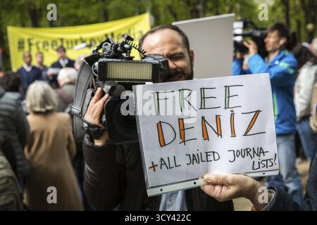 DEU Germany Germany Germany Berlin protesta organizzata da Reporters Without Borders e Amnesty International in occasione della giornata internazionale della libertà di stampa. Loro prota' Foto Stock