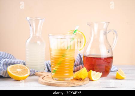 Limoncello Long Island, ricetta per il tè freddo al limoncello, il liquore Arnold Palmer con liquore al limone italiano Foto Stock