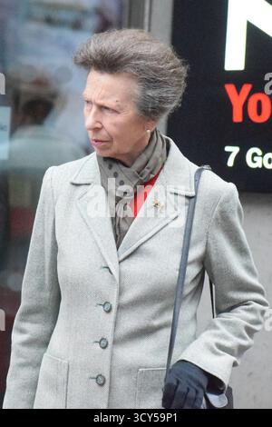 LUTON, BEDFORDSHIRE venerdì 17 ottobre 2025. La principessa reale visita il Toko Youth Hub a Luton. The Hub è un progetto comunitario sostenuto dall'aeroporto di Luton. Crediti: James Taylor/Alamy Live News Foto Stock