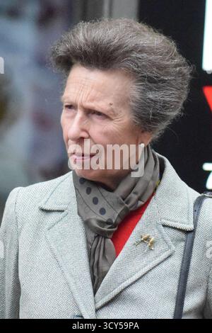 LUTON, BEDFORDSHIRE venerdì 17 ottobre 2025. La principessa reale visita il Toko Youth Hub a Luton. The Hub è un progetto comunitario sostenuto dall'aeroporto di Luton. Crediti: James Taylor/Alamy Live News Foto Stock
