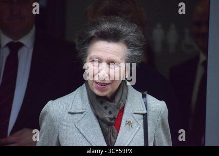 LUTON, BEDFORDSHIRE venerdì 17 ottobre 2025. La principessa reale visita il Toko Youth Hub a Luton. The Hub è un progetto comunitario sostenuto dall'aeroporto di Luton. Crediti: James Taylor/Alamy Live News Foto Stock