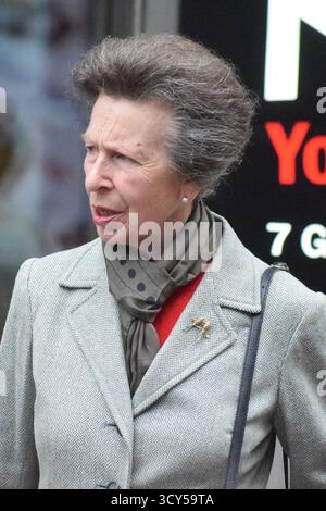 LUTON, BEDFORDSHIRE venerdì 17 ottobre 2025. La principessa reale visita il Toko Youth Hub a Luton. The Hub è un progetto comunitario sostenuto dall'aeroporto di Luton. Crediti: James Taylor/Alamy Live News Foto Stock