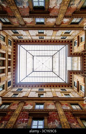 Vista della galleria sciarra in Italia. sorprendente architettura a soffitto Foto Stock
