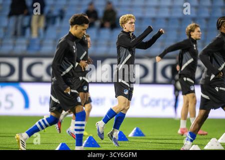 Eindhoven, Paesi Bassi. 17 ottobre 2025. EINDHOVEN, 17-10-2025, Jan Louwers Stadium, Dutch Keukenkampioendivisie football, stagione 2025/2026, partita tra FC Eindhoven e Vitesse, l'immagine mostra il riscaldamento FC Eindhoven credito: Pro Shots/Alamy Live News Foto Stock