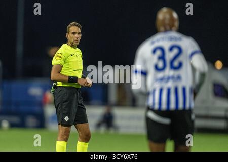 Eindhoven, Paesi Bassi. 17 ottobre 2025. EINDHOVEN, 17-10-2025, Jan Louwers Stadium, Dutch Keukenkampioendivisie football, stagione 2025/2026, partita tra FC Eindhoven e Vitesse, immagini dell'arbitro Clay Rupeti credito: Pro Shots/Alamy Live News Foto Stock
