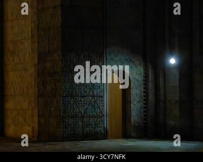 La porta segreta, dietro l'angolo. Foto Stock