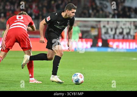 Berlino, Germania. 17 ottobre 2025. Kevin Stoeger (Borussia Moenchengladbach, #7) GER, 1.FC Union Berlin gegen Borussia Moenchengladbach, Fussball, Bundesliga, Saison 2025/2026, 7. SPIELTAG, 17.10.2025 (LE NORMATIVE DFL VIETANO QUALSIASI USO DI FOTOGRAFIE COME SEQUENZE DI IMMAGINI E/O QUASI-VIDEO). Foto: Eibner-Pressefoto/Ryan Sleiman credito: dpa/Alamy Live News Foto Stock