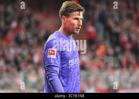 Berlino, Germania. 17 ottobre 2025. Moritz Nicolas (Borussia Moenchengladbach, #33) GER, 1.FC Union Berlin gegen Borussia Moenchengladbach, Fussball, Bundesliga, Saison 2025/2026, 7. SPIELTAG, 17.10.2025 (LE NORMATIVE DFL VIETANO QUALSIASI USO DI FOTOGRAFIE COME SEQUENZE DI IMMAGINI E/O QUASI-VIDEO). Foto: Eibner-Pressefoto/Ryan Sleiman credito: dpa/Alamy Live News Foto Stock