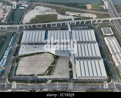 Fotografia aerea del Centro Internazionale Congressi ed esposizioni di Tanzhou nella città di Beijiao, nel quartiere di Shunde, nella città di Foshan Foto Stock