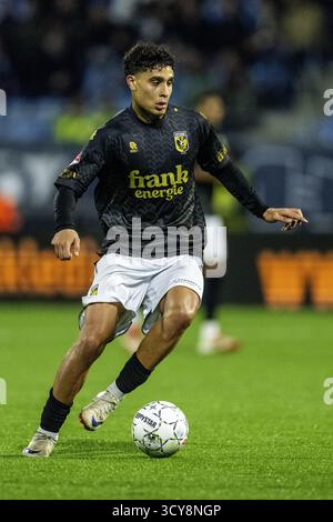 Eindhoven, Paesi Bassi. 17 ottobre 2025. EINDHOVEN, 17-10-2025, Jan Louwers Stadium, Dutch Keukenkampioendivisie football, stagione 2025/2026, partita tra FC Eindhoven e Vitesse, l'immagine mostra il giocatore Vitesse Adam Tahaui credito: Pro Shots/Alamy Live News Foto Stock