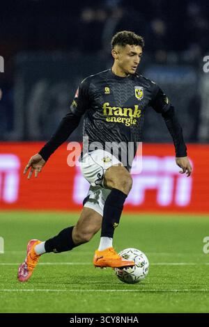 Eindhoven, Paesi Bassi. 17 ottobre 2025. EINDHOVEN, 17-10-2025, Jan Louwers Stadium, Dutch Keukenkampioendivisie football, stagione 2025/2026, partita tra FC Eindhoven e Vitesse, l'immagine mostra il giocatore Vitesse Moustafa Moustafa credito: Pro Shots/Alamy Live News Foto Stock