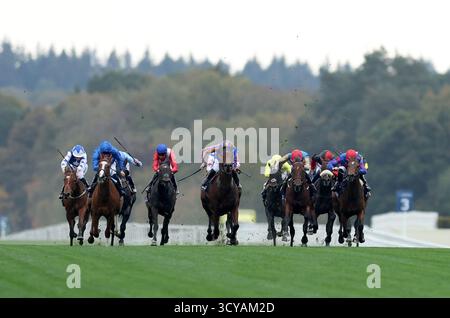 Corridori e piloti gareggiano nelle Qipco British Champions Day Two-Year-Old Conditions Stakes all'Ascot Racecourse, Berkshire. Data foto: Sabato 18 ottobre 2025. Foto Stock